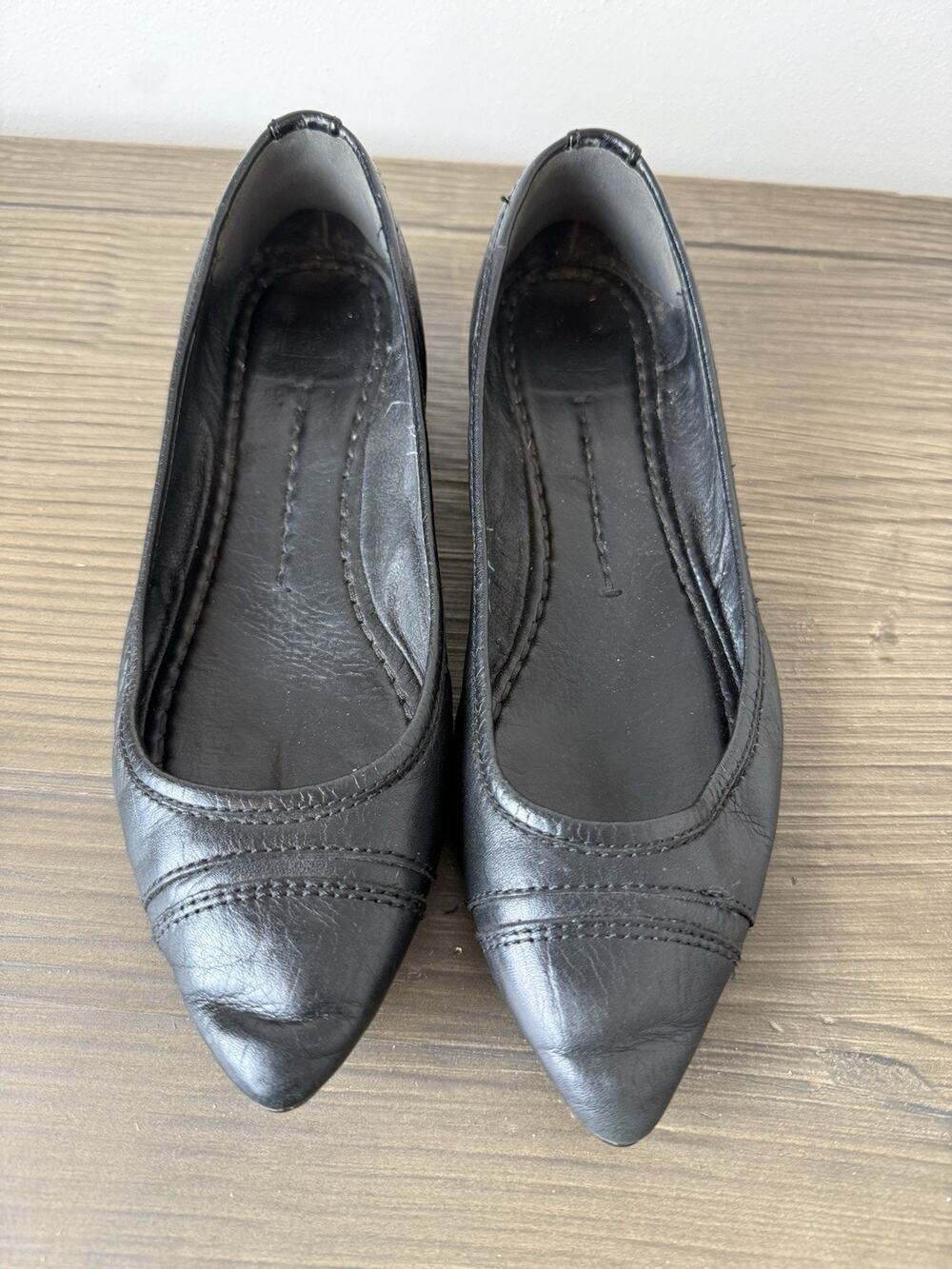 Frye Alicia black leather pointed-toe ballet flat Black Women’s Sz 8